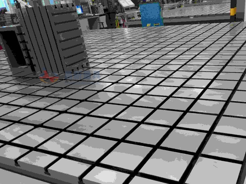 鑄鐵平臺應用于重型機械加工的輔助作業面